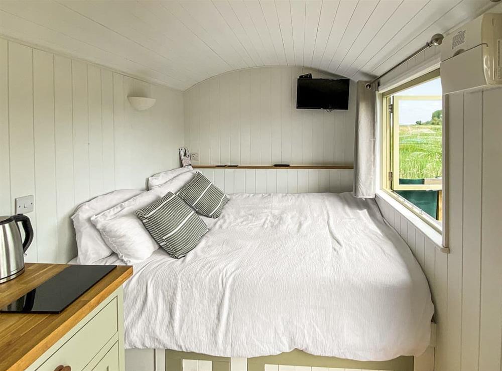 King-size bedroom at Reed View in St Olaves, Norfolk