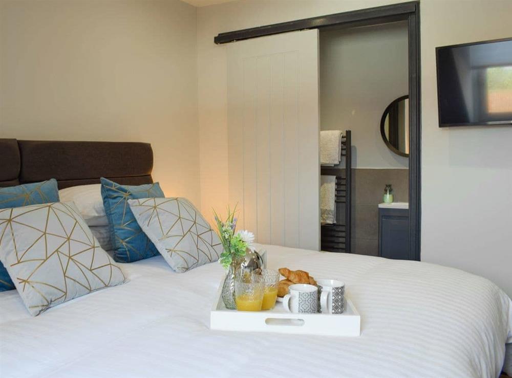 Relaxing en-suite double bedroom at Reflections in St Monans, near Anstruther, Fife