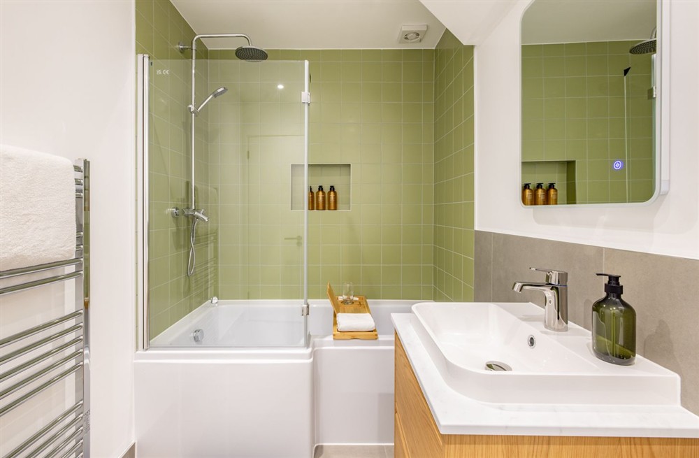 Remington Apartment (photo 9) at Remington Apartment in London, London