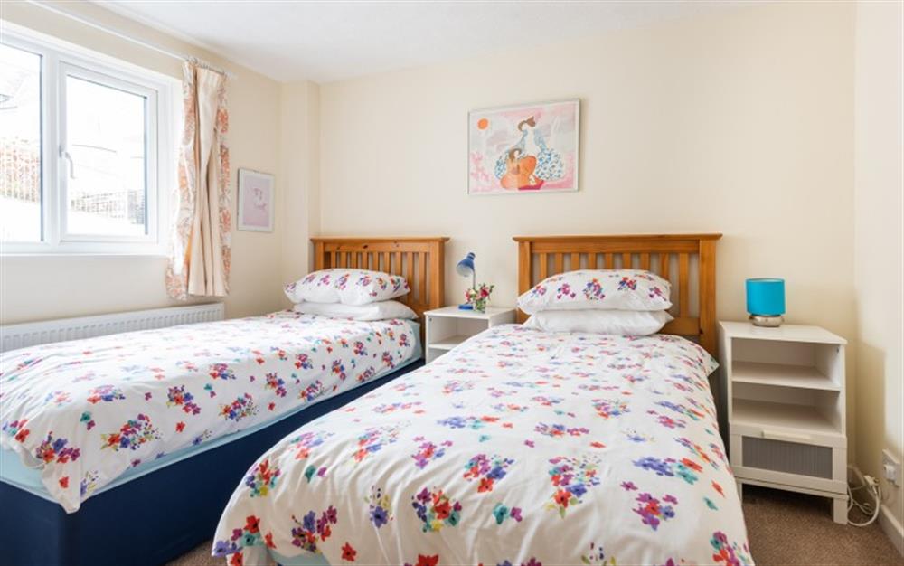 Twin bedroom 2 at Rest Harrow in Salcombe