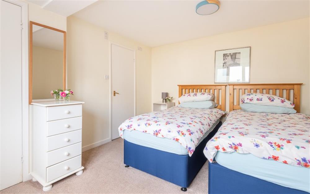 Twin bedroom 3 with en suite shower room  at Rest Harrow in Salcombe