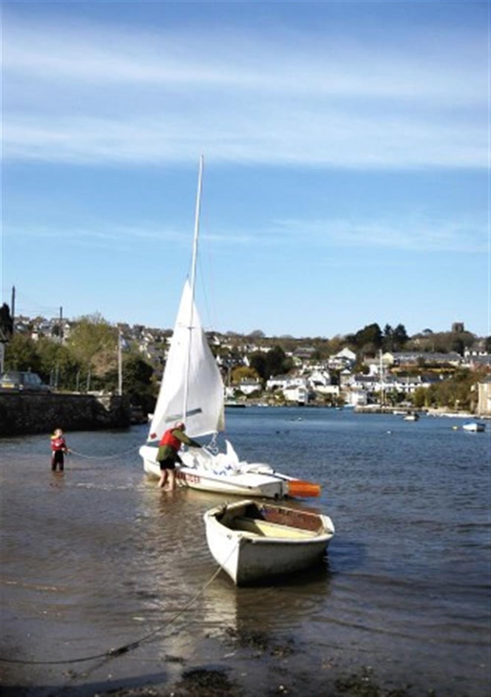 Noss Mayo, can be reached by car in 5 minutes at Revelstoke Park House in Noss Mayo