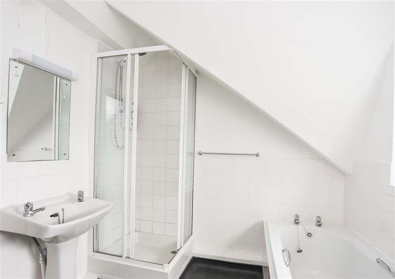 The bathroom at Rhiw - 1 Tyn Don, Abersoch