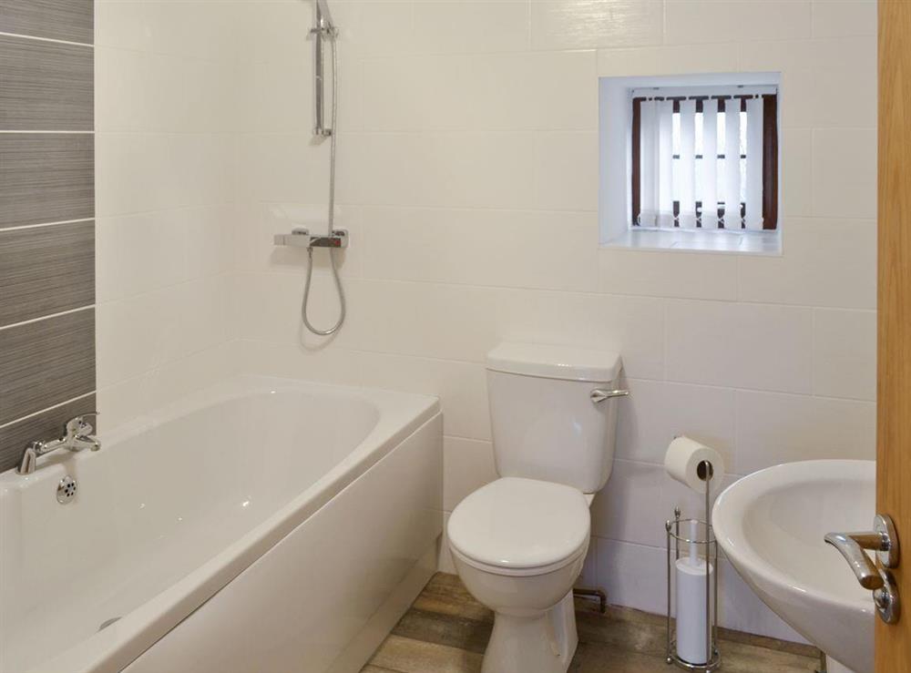 Family bathroom at Rhiwal Kitty in Bodedern near Holyhead, Gwynedd