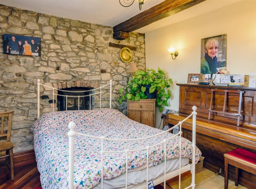 Double bedroom (photo 2) at Rhos-Y-Glascoed Isaf in Meifod, near Welshpool, Powys