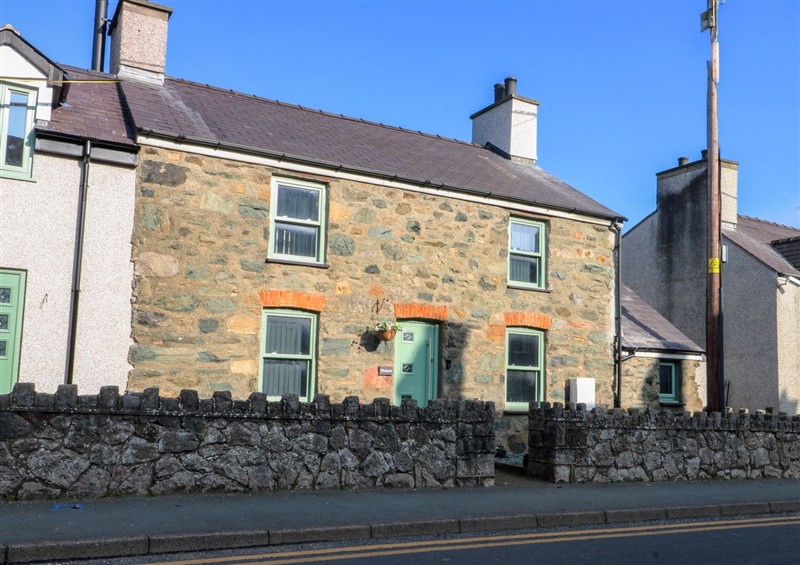 The setting (photo 2) at Rhows, Niwbwrch (Newborough)