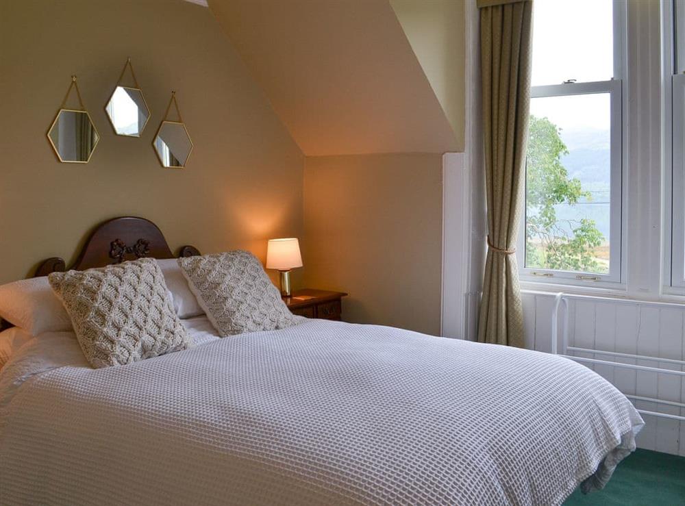 Double bedroom (photo 2) at Rhumhor House in Carrick Castle, near Lochgoilhead, Argyll