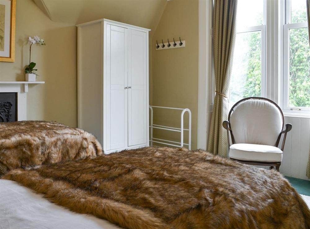 Twin bedroom (photo 2) at Rhumhor House in Carrick Castle, near Lochgoilhead, Argyll