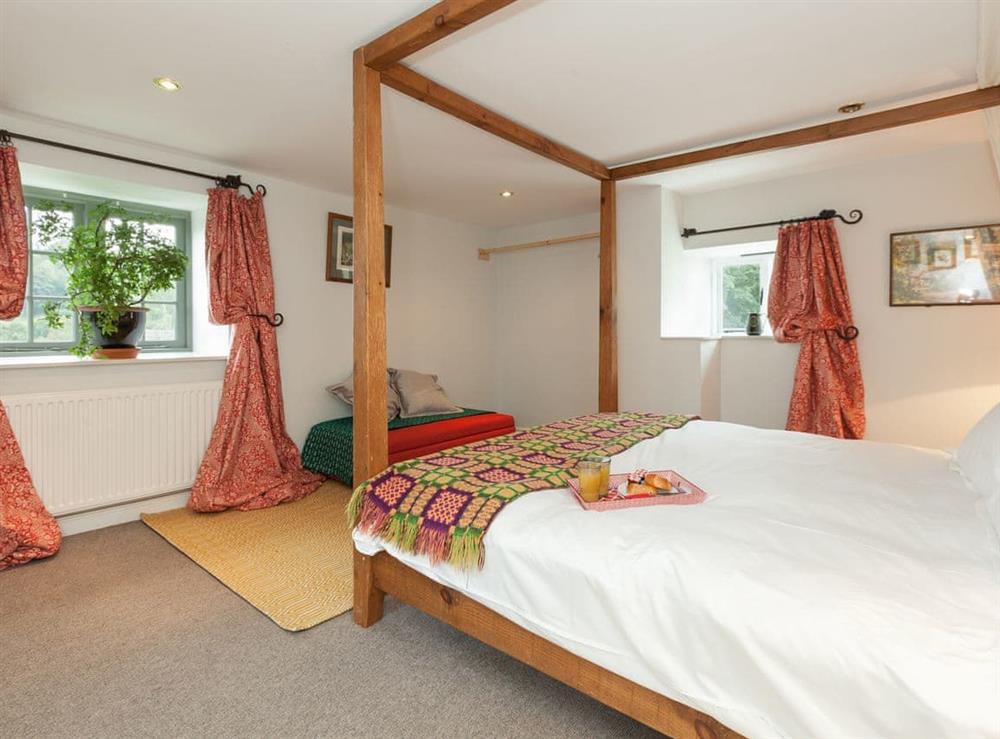 Spacious en-suite four poster bedroom at Rhydloes Mill in Llansilin, near Oswestry, Powys