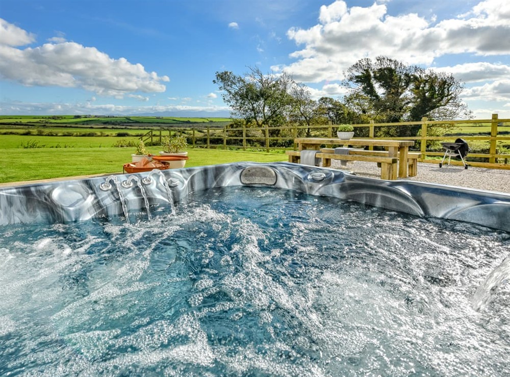 Hot tub at Ridge Farmhouse in Llanerchymedd, Gwynedd
