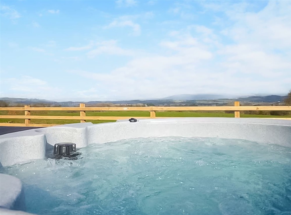 Hot tub at Ridgeway in Churchstoke, Powys