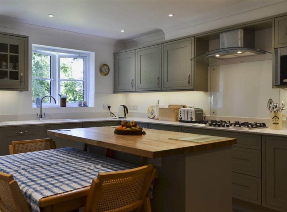 Kitchen and dining room (photo 2) at Riggers Cottage in Bosham, West Sussex