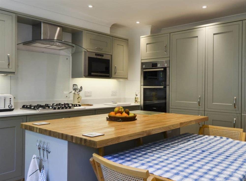 Kitchen and dining room at Riggers Cottage in Bosham, West Sussex