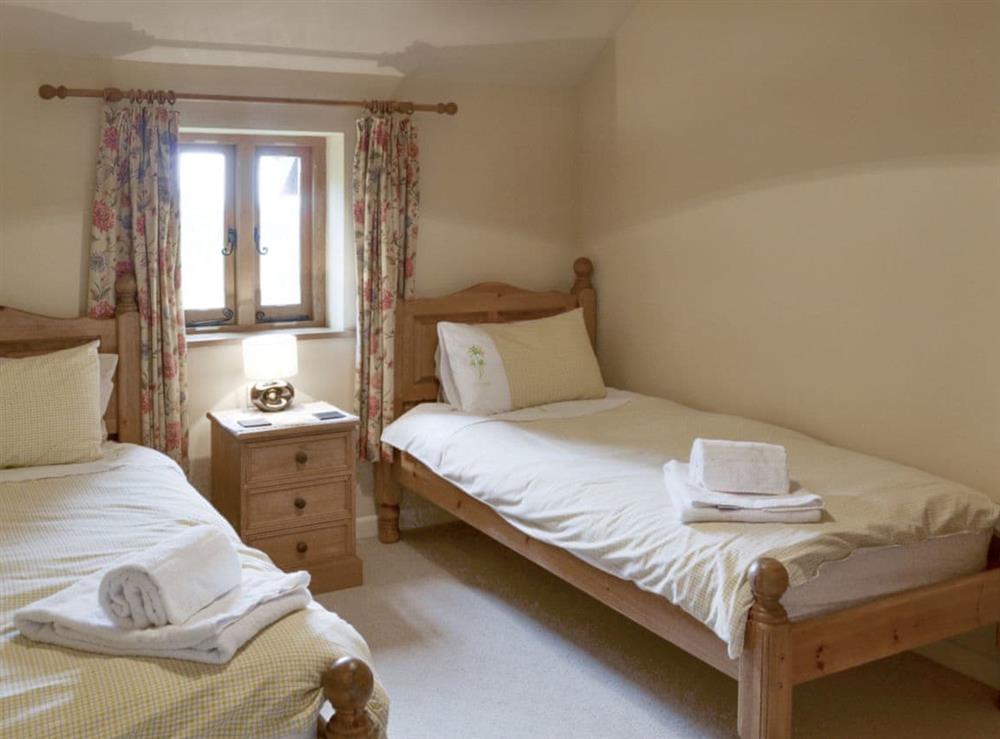 Relaxing twin bedroom at Ringslade Barn in Highweek, near Newton Abbot, Devon