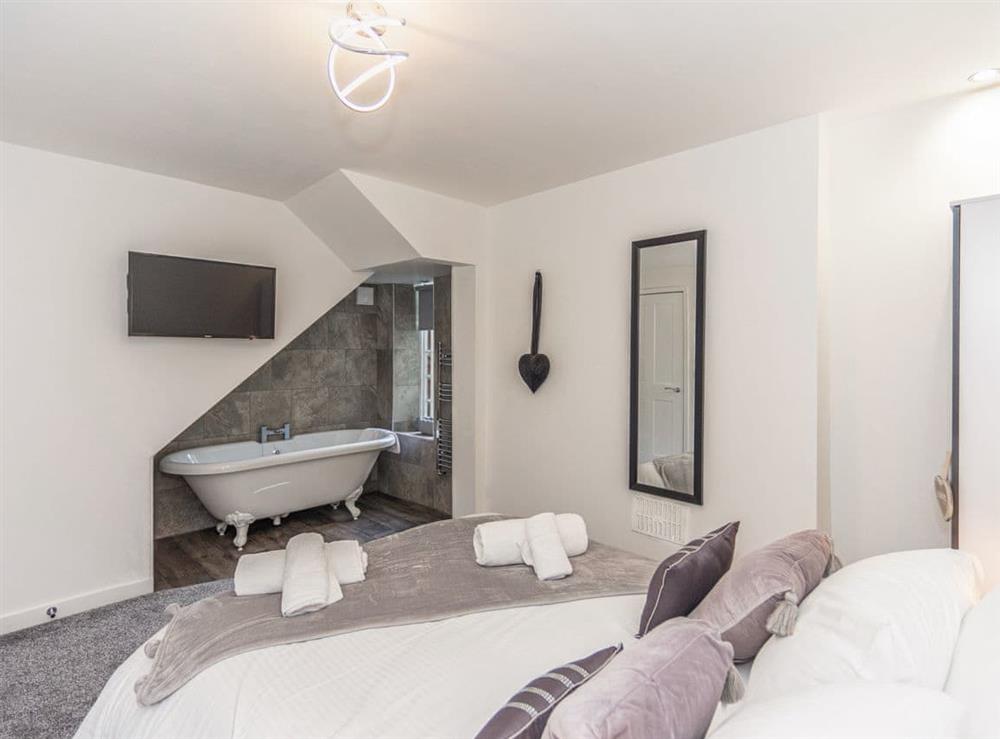 Double bedroom (photo 2) at 3 Mount Pleasant, 