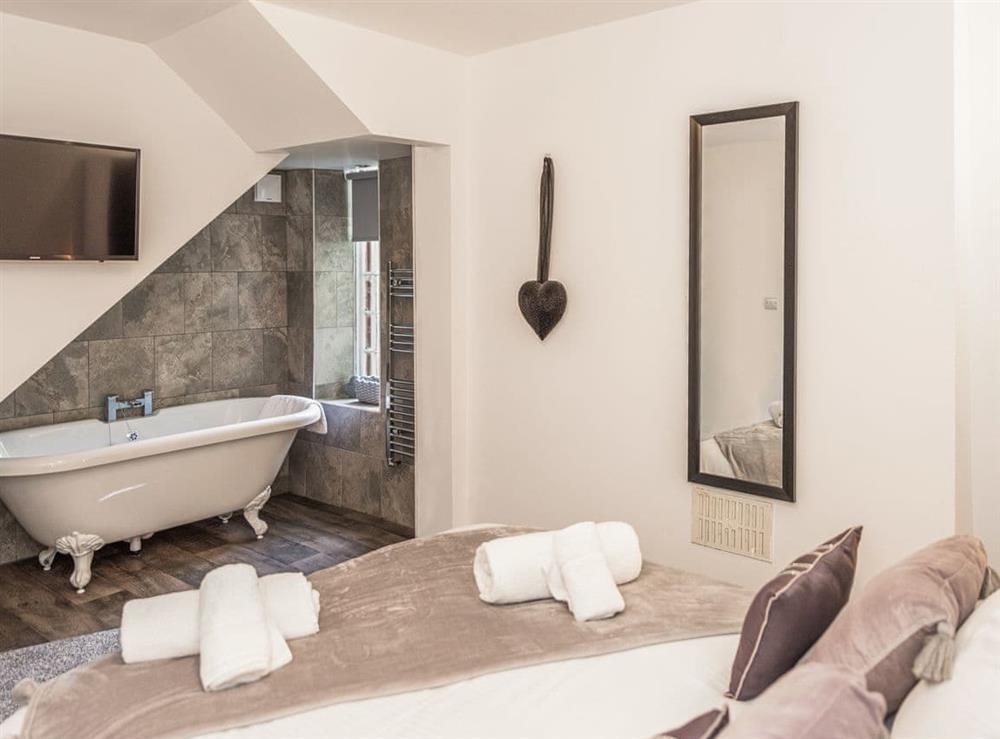 Double bedroom (photo 4) at 3 Mount Pleasant, 