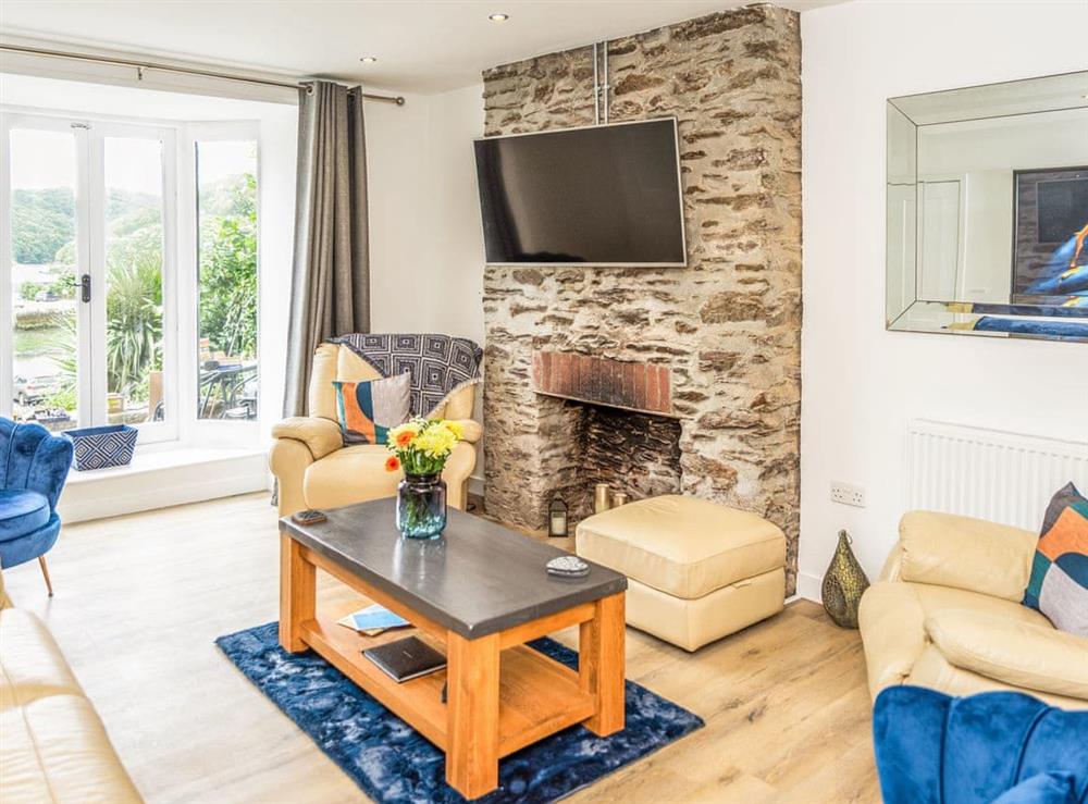 Living area (photo 2) at 3 Mount Pleasant, 