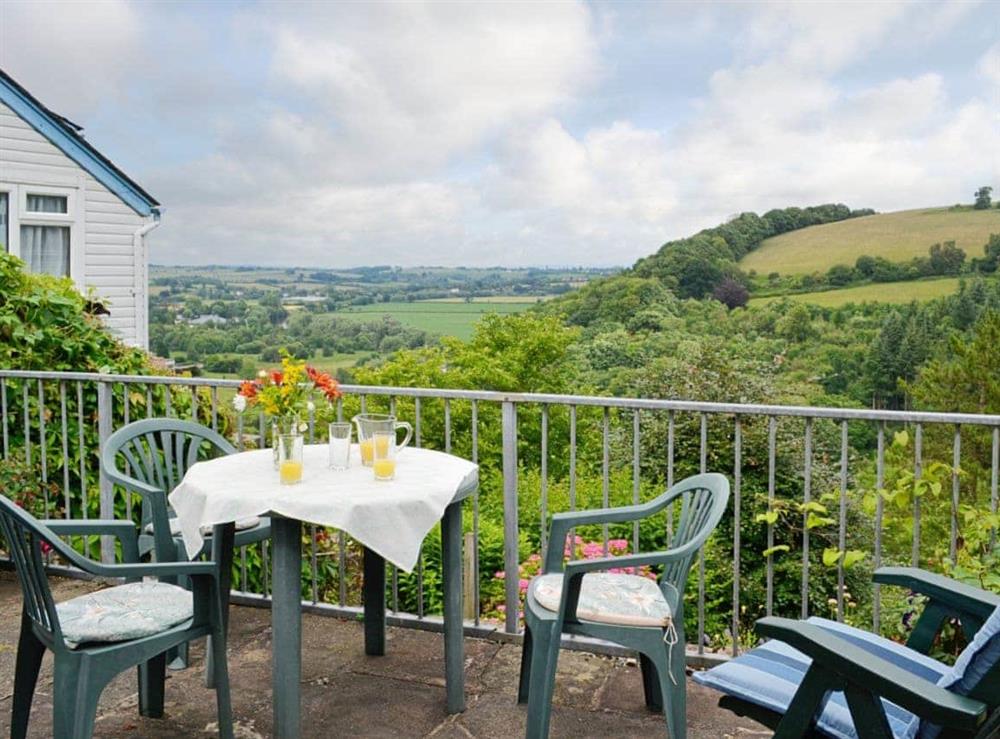 Outdoor eating area (photo 2) at River Wye View Cottage in Symonds Yat, Ross-on-Wye, Herefordshire
