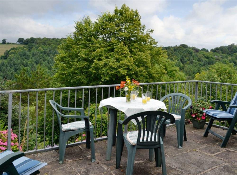 Outdoor eating area (photo 3) at River Wye View Cottage in Symonds Yat, Ross-on-Wye, Herefordshire