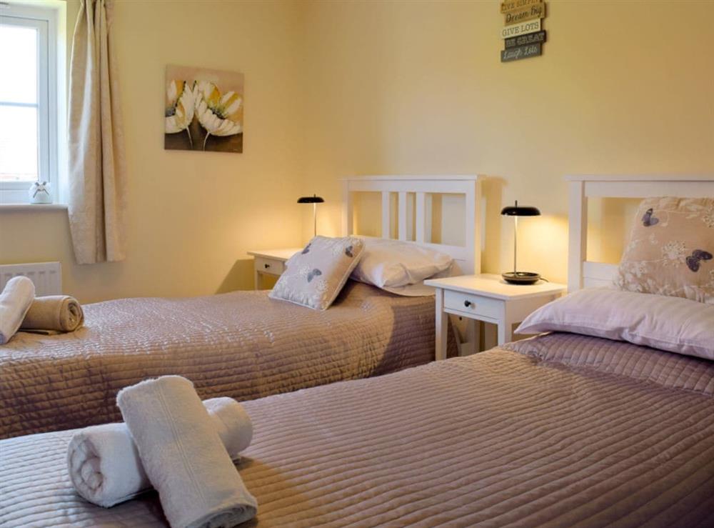 Comfy twin bedroom at Riverside Cottage in Evesham, Worcestershire, England