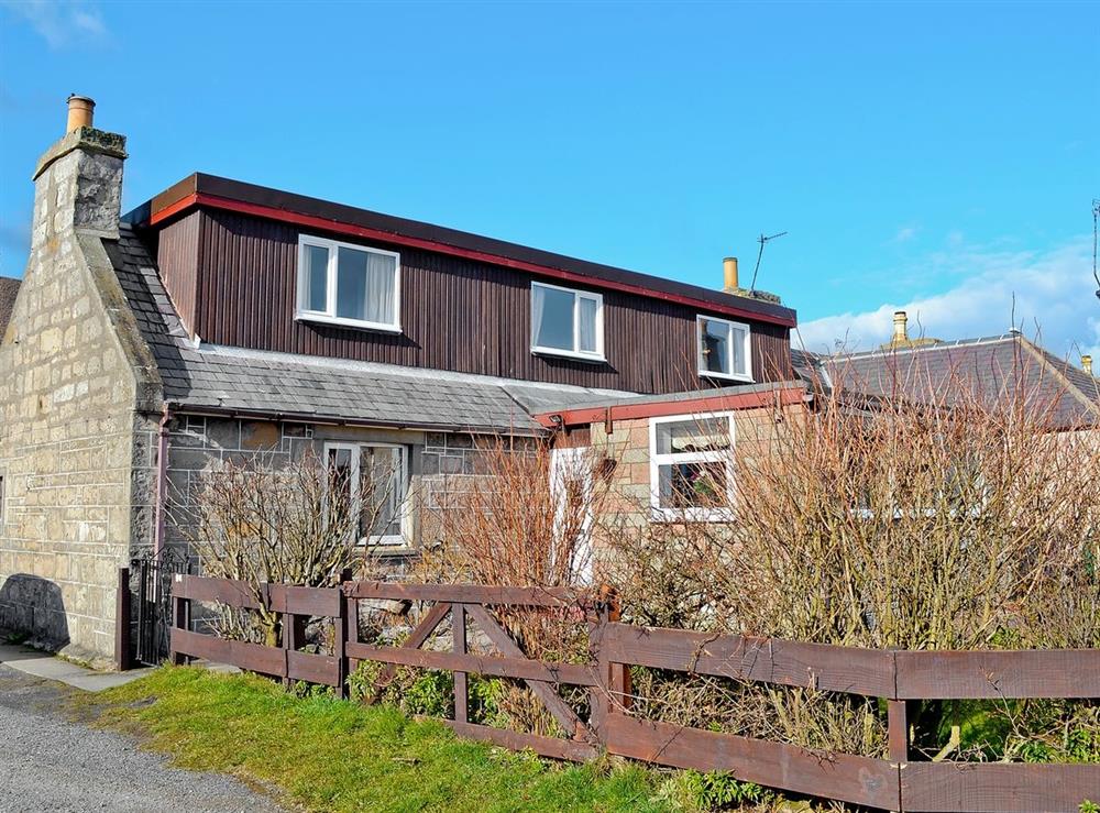 Riverside Cottage in Lossiemouth, Morayshire sleeps 6