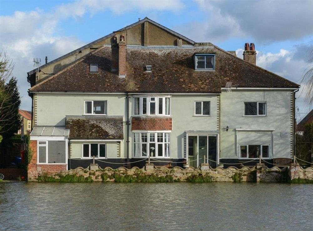 Outstanding riverside holiday home at Riverside House in Beccles, Suffolk