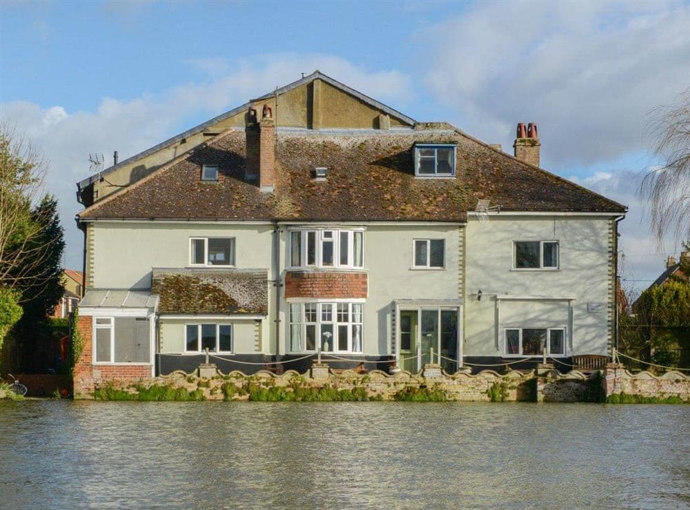 Stunning holiday home at Riverside House in Beccles, Suffolk