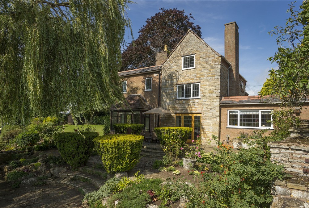 Riverside House, Bidford-on-Avon, near Stratford-upon-Avon and on the edge of the Cotswolds at Riverside House, Bidford-on-Avon