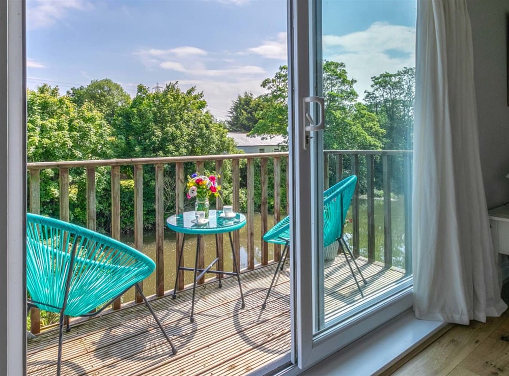 Sitting-out-area at Riverside in Iden, Rye, East Sussex