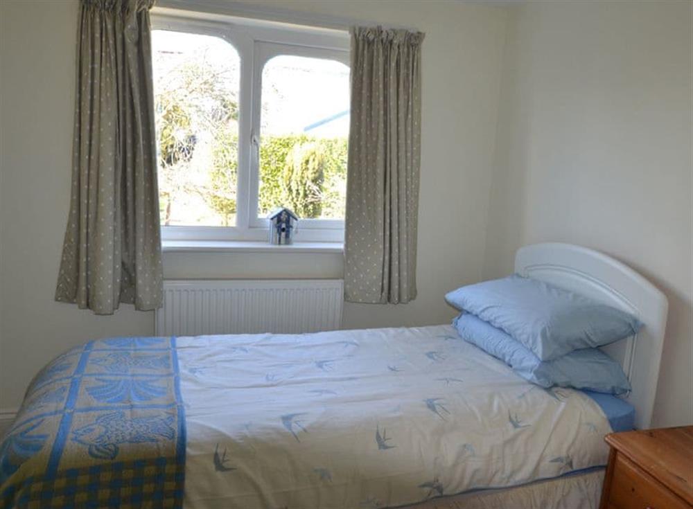 Cosy single bedroom with en-suite shower room at Riverview, 20 Park Road in Fowey, Cornwall