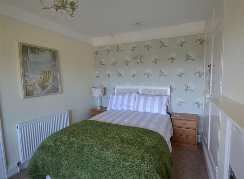 Double bedroom (photo 2) at Riverview, 20 Park Road in Fowey, Cornwall