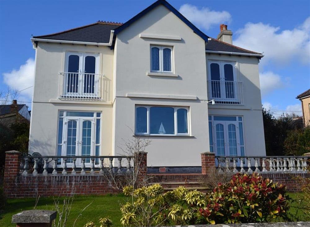 Spacious detached 3 bedroomed house at Riverview, 20 Park Road in Fowey, Cornwall