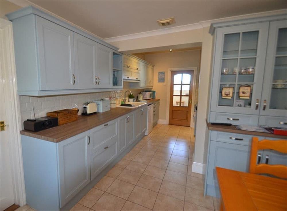 Well equipped kitchen with table and chairs at Riverview, 20 Park Road in Fowey, Cornwall