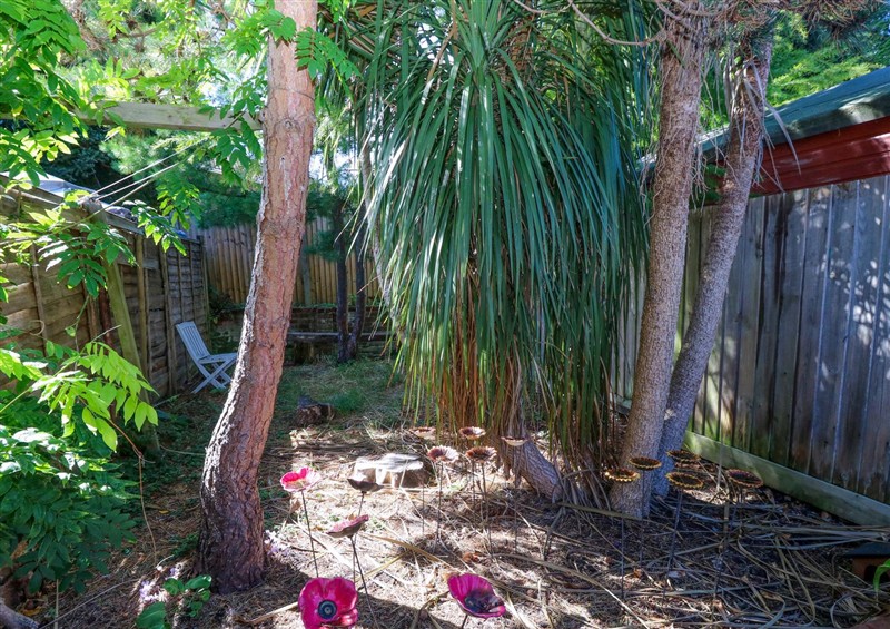 Enjoy the garden at Riverview, Hamble