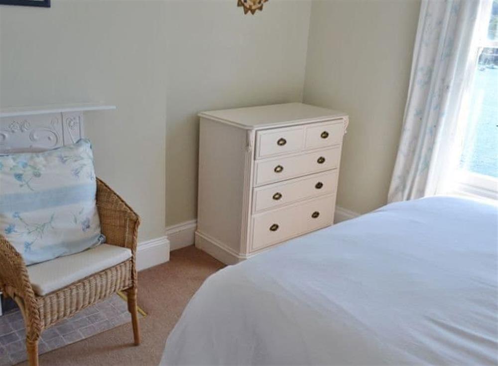 Cosy double bedroom with spectacular river views at Roadstead in Fowey, Cornwall