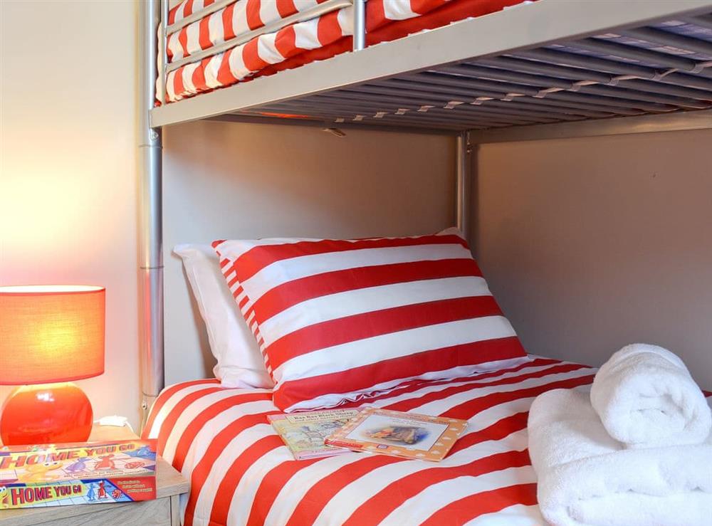 Bunk bedroom at Robin Cottage in Llandeilo, Dyfed