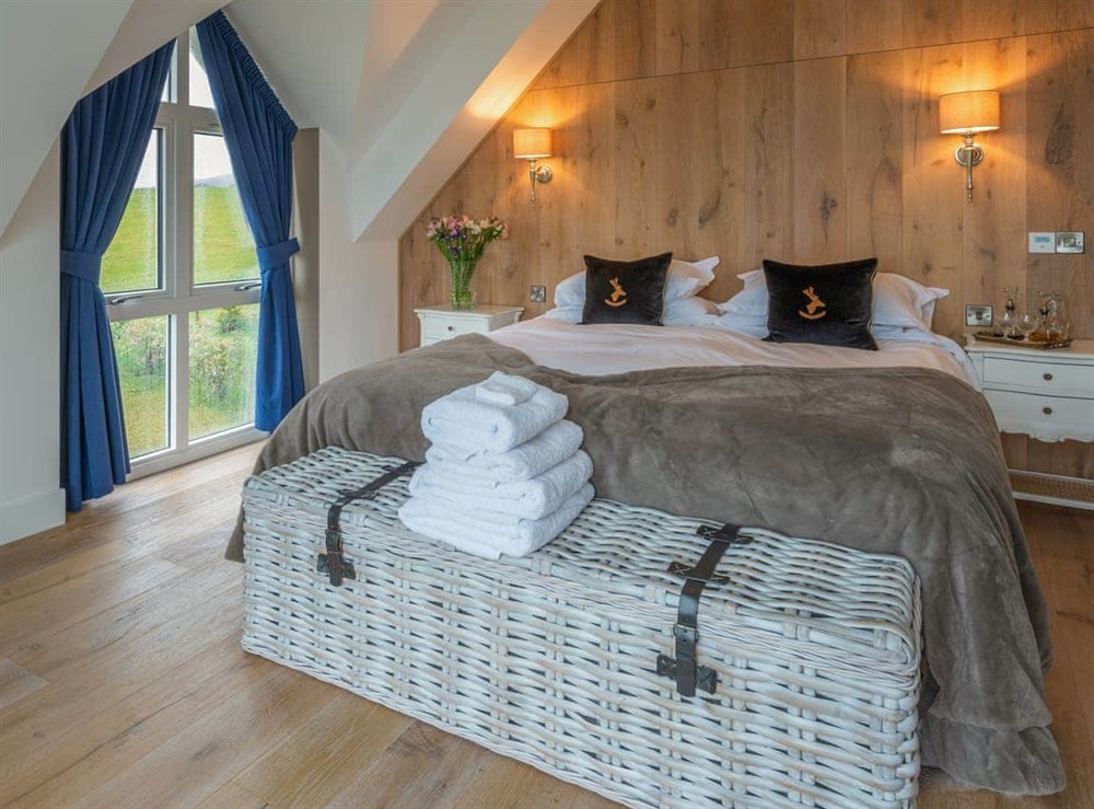 Double bedroom (photo 2) at Robin Cottage in Logiealmond, near Crieff, Perthshire