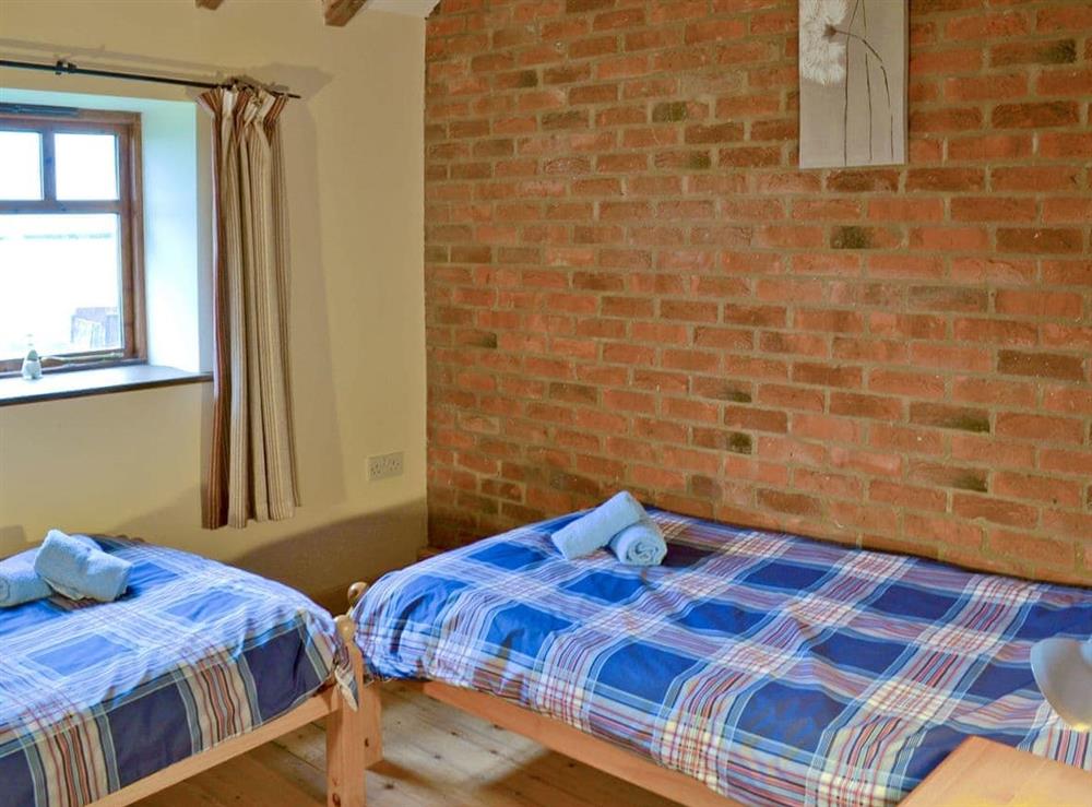 Twin bedroom (photo 2) at Robin in Flamborough, North Humberside