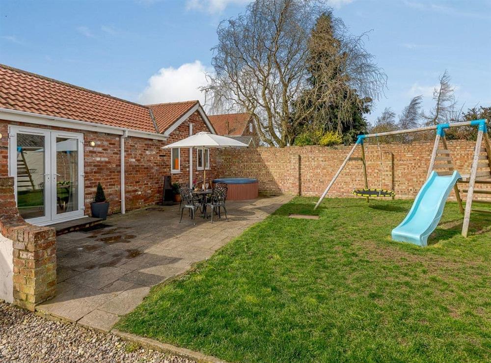 Lawned garden with patio area at Robins Barn in Skegness, Lincolnshire