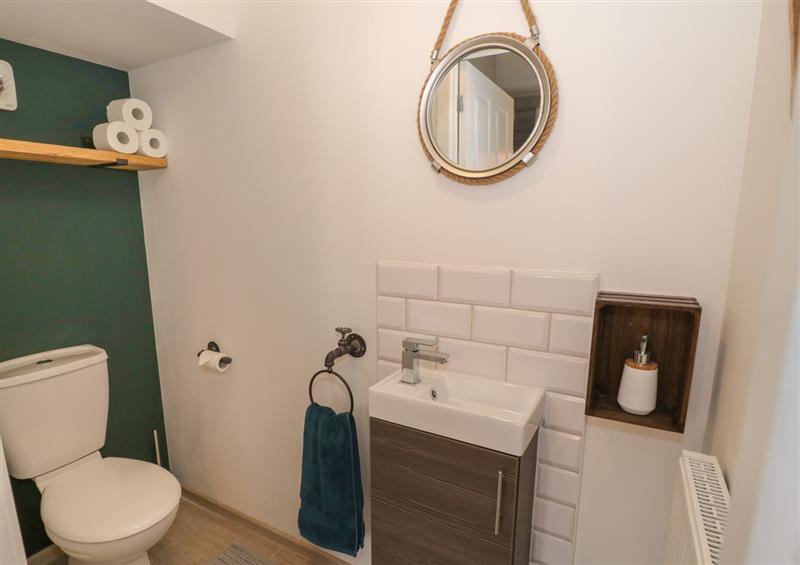 This is the bathroom at Robins Cottage, Evesham