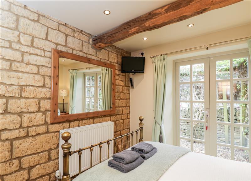 One of the 5 bedrooms at Robins Nest, Bourton-On-The-Water