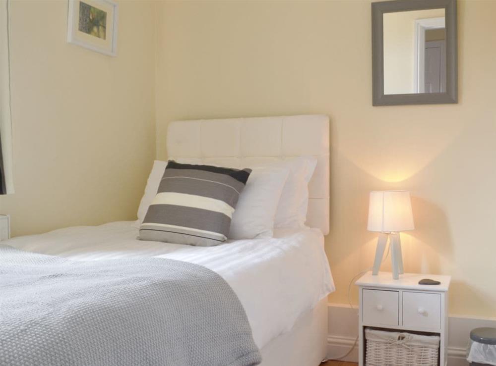 Comfy single bedroom at Robins Nest in Edwinstowe, near Mansfield, Derbyshire