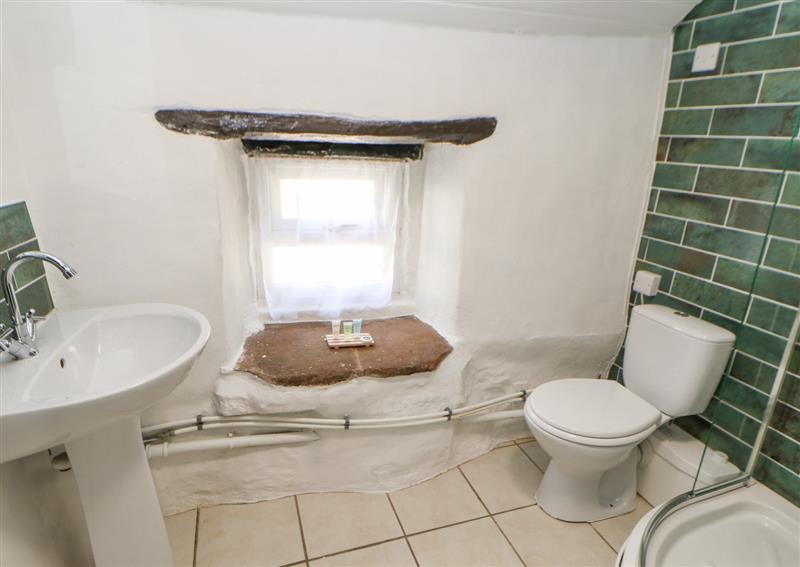 Bathroom at Rock Cottage, Cliburn