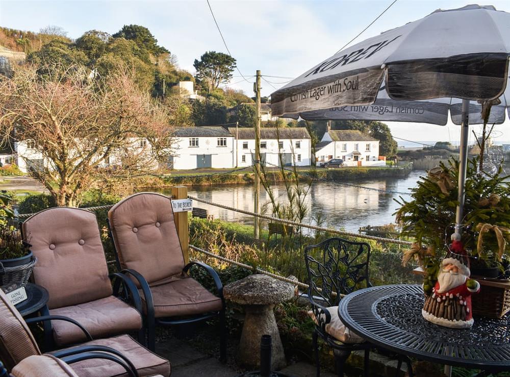 Sitting-out-area at Rock Cottage in St. Austell, Cornwall