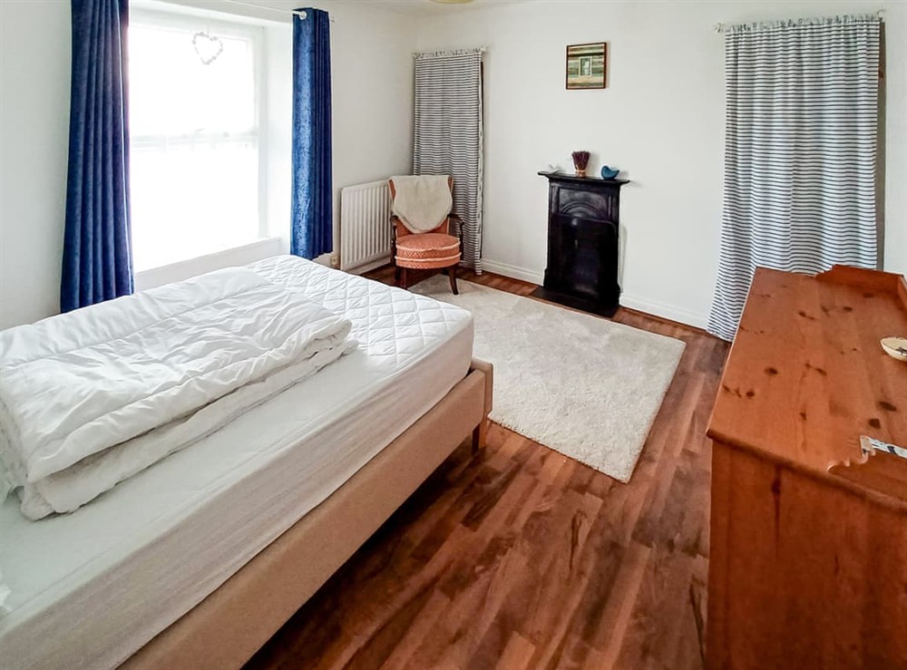 Double bedroom at Rockhopper Cottage in Brixham, Devon