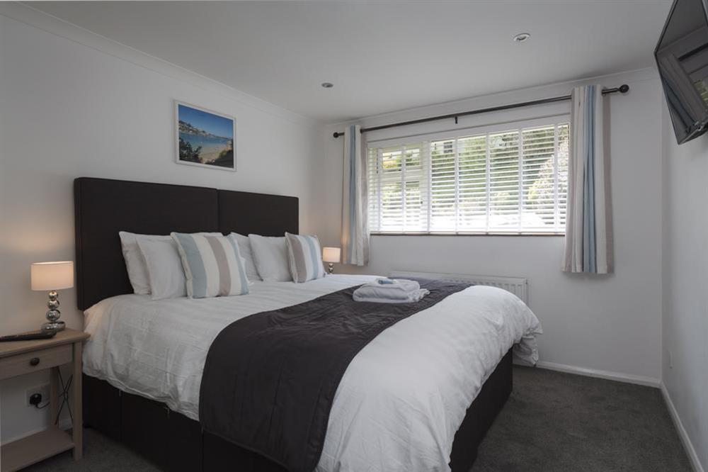 Second double bedroom with 6' zip-and-link bed at Rockpoint in , Salcombe