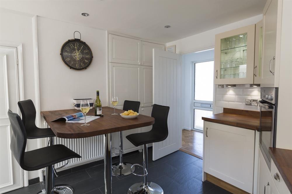 Well equipped kitchen with breakfast bar and 4 stools (photo 2) at Rockpoint in , Salcombe