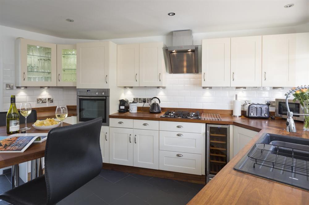 Well equipped kitchen with breakfast bar and 4 stools (photo 3) at Rockpoint in , Salcombe