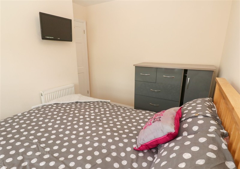 A bedroom in Rockpools, 23 Carncrows Street (photo 2) at Rockpools, 23 Carncrows Street, St Ives