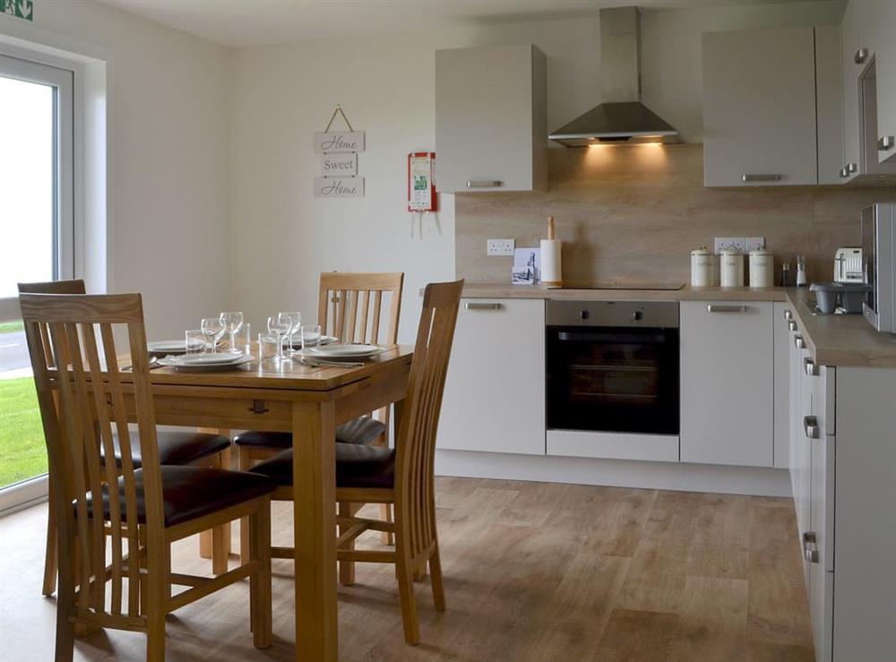 Well equipped kitchen/ dining area at Rockworks Chalets No. 2, 